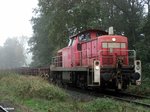 294 587-1 fuhr an einen nebelmorgen,mit einen schotterzug von koops,zum bf glinde,18.10.16