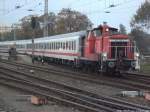 363 136-3 mit IC-Wagen beim Rangieren im Bahnhof Stralsund Hbf am 12.10.13