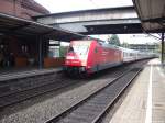 101 015-6 mit einen InterCity (IC) bei der Einfahrt in Hamburg Harburg am 31.8.13