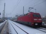 101 009-9 mit einem InterCity (IC) mit ziel Ostseebad Binz im Bahnhof Bergen auf Rügen am 28.1.14