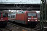 101 063-6 fuhr mit einen IC zum bf hh-harburg,lings war abgestellt RE 421 396-3 der SBB CARGO,29.11.14