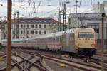 Goldener 101 071 verlässt Hannover Hbf am 4 April 2018.