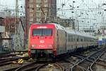 DB 101 064 verlässt Köln Hbf am 28 Dezember 2019.