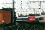 Am 1 Oktober 2002 treft 103 233 in Kln Hbf ein.