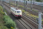 E03 001 unterwegs nach Dessau, hier bei der durchfahrt in Halle-Sd am 21.8.19