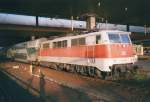 Scanbild von 111 146 in Dsseldorf Hbf am 20 Juli 1999.