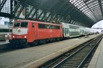 DB 111 143 steht am 24 Februar 1998 in Kln Hbf.