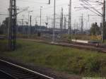 Blick aufs BW Rostock mit Personenwagen udn einer BR 112 am 31.8.13