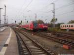 Sehr selten ist eine Doppelausfahrt in Stralsund Hbf / Hier fahren 120 149-0 mit dem IC mit ziel Ostseebad Binz & 112 112 als RE5 mit ziel Holzdorf (Elster) aus Stralsund bf Raus am 12.10.13