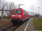 112 187 steht als RE3 mit ziel Elsterwerda im Bahnhof Stralsund Rügendamm am 4.12.13