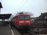 112 105 steht als RE5 mit ziel Holzdorf (Elster) im Bahnhof Stralsund Rügendamm am 9.12.13