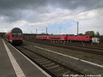 112 XXX abgestellt und mit Steuerwagen voraus steht 143 857 im Bahnhof Halle-Nietleben am 17.4.16