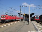 112 169 und mit Steuerwagen voraus steht 114 028 im Bitterfelder Bahnhof am 2.5.16