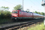 112 148 bei der Einfahrt in den Bahnhof Ortrand am 15.5.22