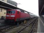 120 106-0 mit einem InterCity (IC) im Bahnhof Stralsund Hbf am 15.11.13