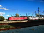 120 114 mit einem InterCity (IC) beim verlassen des Schweriner Hbf´s in Richtung Rostock Hbf am 28.9.18