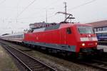 Am 29 Dezember 2018 hält 120 105 mit ein IC nach Hamburg-Harburg in Osnabrück Hbf. Wegen Bauarbeiten führ dieser IC nicht weiter nach Hamburg Hbf und Altona.