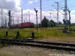 BR 143 als S3 mit ziel Rostock Hbf bei der Einfahrt in Rostock Hbf am 22.6.13