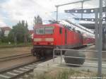 142 852-2 als S1 mit ziel Warnemnde im Bahnhof Rostock Hbf am 22.6.13