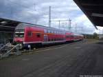 S1 (Zuglok war eine 143er) steht abfahrbereit mit ziel Warnemnde im Bahnhof Rostock Hbf am 27.9.131