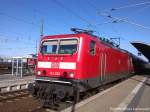 143 928 als RB mit ziel Halle Saale Hbf im Bahnhof Bitterfeld am 14.2.14