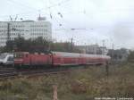 BR 143 mit der S7 nach Halle-Trotha beim verlassen des Bahnhofs Halle (Saale) Hbf am 14.9.14