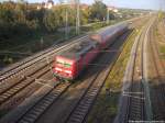 143 831-6 als RB mit ziel Halle (Saale) Hbf (hat bereits Lutherstadt Wittenberg als Zielbahnhof drinne) kurz vor dem Endbahnhof Halle (Saale) Hbf am 4.10.14