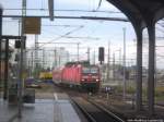 BR 143 mit einer RegionalBahn beim einfahren in den Bahnhof Halle (Saale) Hbf am 9.10.14