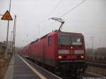 143 011-5 als S7 mit ziel Halle-Trotha im Bahnhof Halle-Nietleben am 12.11.14