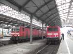 143 871-2 und 143 130-3 im Bahnhof Halle (Saale) Hbf am 24.11.14