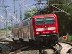 143 002 bei der Einfahrt in den Bahnhof Halle (Saale) Hbf am 31.7.17