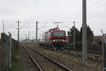 243 002 mit 146 5XX bei der Durchfahrt in Delitzsch am 22.3.21