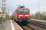 143 957 mit der S9 von Eilenburg kommend mit Ziel Halle/Saale Hbf bei der Einfahrt in den Bahnhof Delitzsch ob Bf am 6.5.21