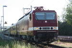 243 005 mit 232 601 der WFL am Zugschluss verlsst den Bahnhof Ortrand in Richtung Cottbus am 15.5.22