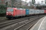 145 022-0 zog einen containerzug am 17.12.13 durch hh-harburg