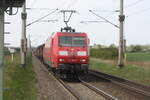 145 043 mit einem Gterzug bei der Durchfahrt in Zberitz am 29.4.22