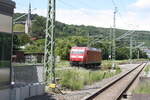 145 045 bei der Durchfahrt im Bahnhof Bad Ksen am 1.6.22