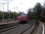 Mit Steuerwagen voraus kommt 146 231 in den Bahnhof Radolfzell eingefahren am 18.4.17