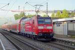 Am Abend von 29 Mai 2019 schiebt 146 112 ein RE nach Freiburg aus Bad Krozingen.