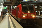 147 003 mit dem FEX im Bahnhof Berlin Hbf (Tief) am 2.8.21