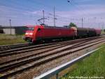 Das nennt man wohl eine Volle Gterzugauslastung / 152 007-1 mit 3 Gterwagen bei der Durchfahrt in Bergen auf Rgen am 27.5.13