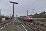 DBC 152 105 mit einem.Leerzug fürs Audiwerk in Neckarsulm bei der Durchfahrt in Neckarelz am 22.11.23