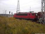 155 248-8 mit einem Gterzug beim Zwischenhalt im Bahnhof Stralsund Rgendamm am 18.11.13