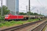 Stahlzug mit Kesselwagen mit 185 033 treft am 30 Mai 2014 in Mannheim Hbf ein.