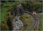 Gleich vier DB 185 sind mit ihrem Güterzug auf der Gotthard Nordrampe bei Wassen unterwegs.