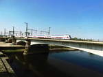 147 563 mit einem InterCity (IC2) zwischen den Bahnhöfen Dresden-Mitte und Dresden Neustadt am 5.9.18