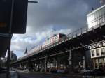 Hamburger Hochbahn kurz vor der Sation Baumwall in Hamburg am 31.8.13