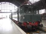 E04 01 abgestellt auf dem Museumsgleis im Bahnhof Leipzig Hbf am 8.9.14