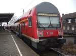 Steuerwagen der 2 Generation als Schlusslicht am Zug von 112 187 im Bahnhof Stralsund Rgendamm am 4.12.13