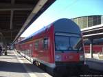 Mit Steuerwagen steht der RE5 mit Ziel Neustrelitz Hbf im Bahnhof Stralsund Hbf am  28.4.14